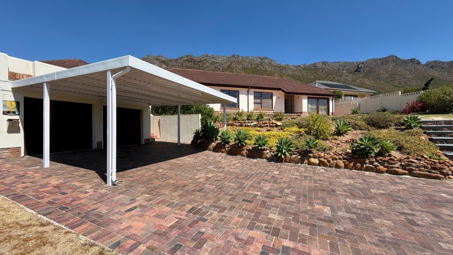 4 Bedroom Property for Sale in Mountainside Western Cape